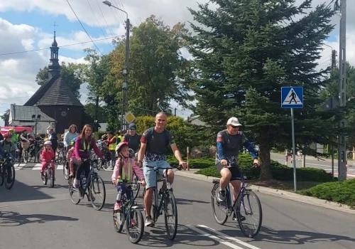 130 cyklistów na trasie do Byczyny! Wczoraj odbył się Rodzinny Piknik Rowerowy Stowarzyszenia Miłośników Ziemi Skomlińskiej (zdjęcia)