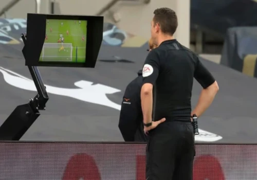 VAR nie zabija futbolu. Problem zaczyna się wtedy, gdy oczekujemy od niego nieomylności