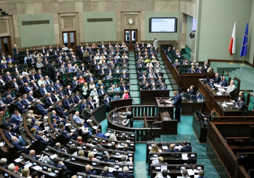 Konfederacja z KO czy prawicowy blok? Polacy wskazali, jaka koalicja będzie najlepsza dla Polski