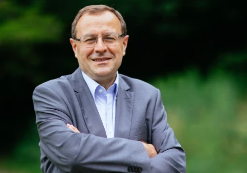 Był recenzentem pracy doktorskiej Karola Nawrockiego. Prowadzi bardzo znany podcast historyczny