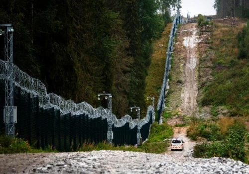 Finlandia: ukończono budowę 200-kilometrowego płotu na granicy z Rosją