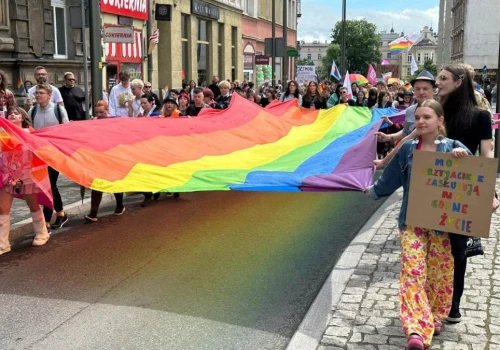 VIII Marsz Równości w Opolu. „Róbmy miłość, a nie wojnę”