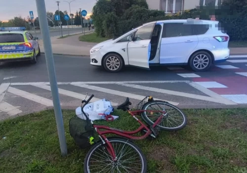 Z ostatniej chwili! Kolejny wypadek w Ciechanowie. Auto uderzyło w rowerzystkę