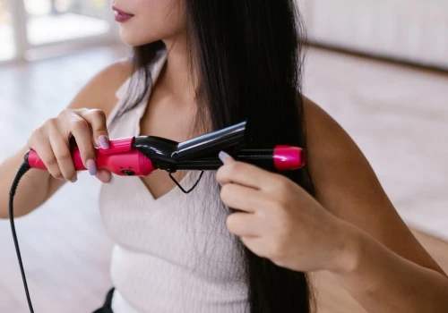 Prostownica, która nie niszczy włosów? Te niedrogie modele warto mieć na oku