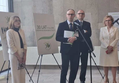 „Przejmująca opowieść o postępie medycyny”. Mukowiscydoza: od walki o oddech do normalnego życia