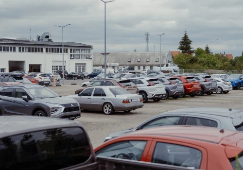 Tyle naprawdę producenci zarabiają na jednym aucie. Różnice są niewiarygodne