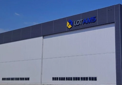 Nowy hangar LOTAMS w Jasionce oficjalnie otwarty. Będą serwisować Dreamlinery