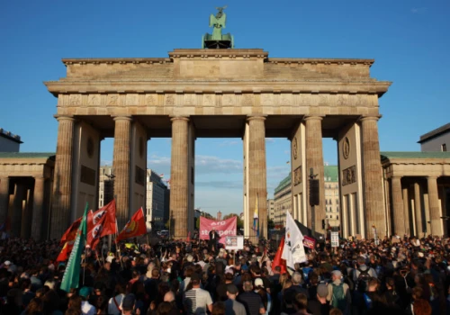 Wyszli na ulice po zwycięstwie AfD w Saksonii-Anhalcie. Protest w Berlinie