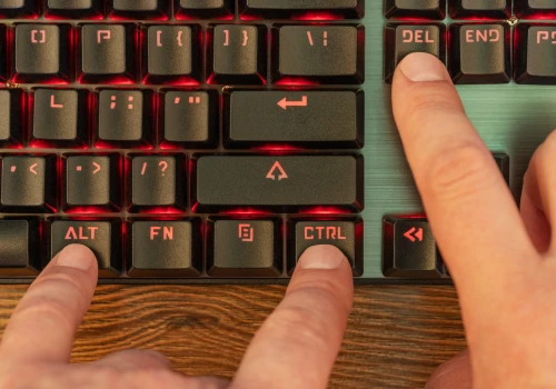 Microsoft ujawnia lukę w Claude Code, która mogła ujawniać sekrety CI/CD