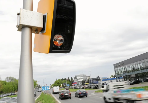 Nie 100 ani 200 metrów. Z tej odległości fotoradar najczęściej mierzy prędkość