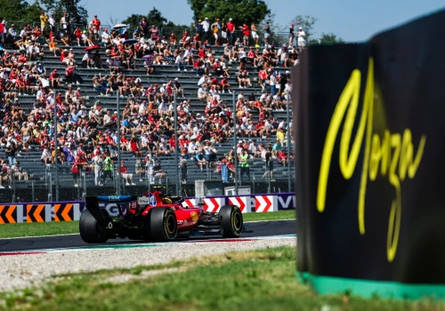 Ferrari bez podium na Monzy. Hamilton szósty, Leclerc rozbił samochód
