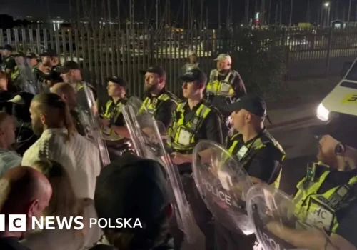 W Wielkiej Brytanii narastają antyimigracyjne protesty w portach