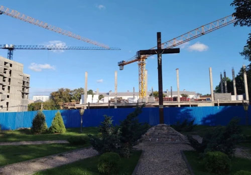 Na dawnym katolickim cmentarzu w Mińsku wznoszony jest kolejny budynek