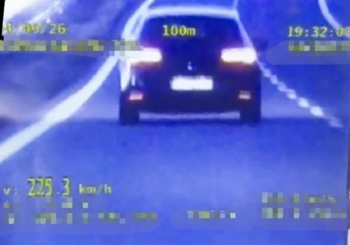 19-latek pędził aż 225 km/h! Młody pirat drogowy o włos od tragedii