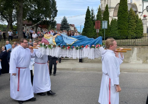 ‘Wszystkie prośby, które tu przynosimy, spełniają się’. Rozpoczął się odpust ku czci Matki Boskiej Zwycięskiej w Odporyszowie