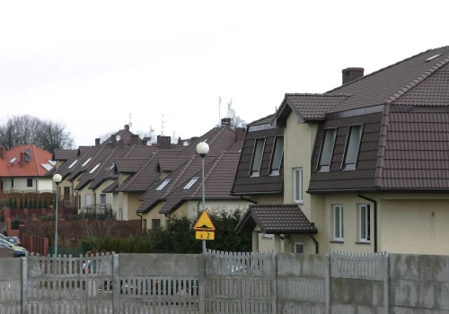 Zalałeś działkę betonem? Szykuj się na podatek od deszczu. Oto stawki