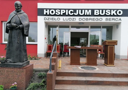 Nowe łóżka i ogród zimowy w buskim hospicjum