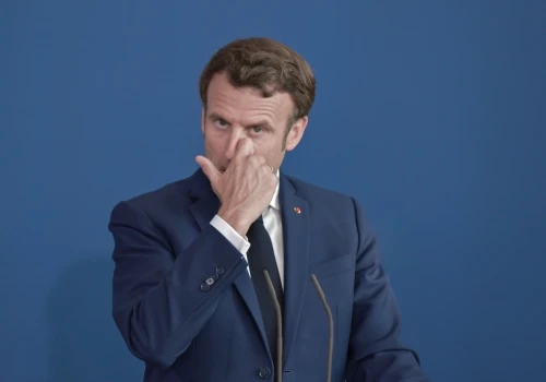 Prezydent Francji Emmanuel Macron wzywa Komisję Europejską do poparcia zakazu mediów społecznościowych dla nastolatków