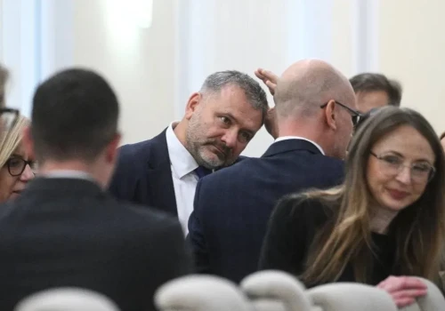 Żurek wsadził Tuska na minę? Opozycja cytuje jeden przepis. 