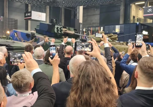 Ruszyły wielkie targi obronne. PGZ pokazuje ciężki wóz bojowy