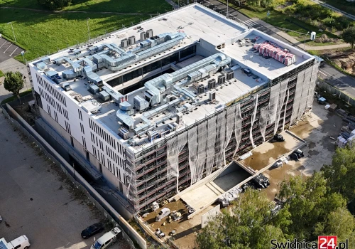 Nowa siedziba sądu wyłania się spod rusztowań. Na budowę przeznaczono blisko 85 mln złotych