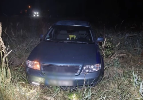 Uciekał przed policją, bo miał wiele do ukrycia. Pościg skończył się na polu.