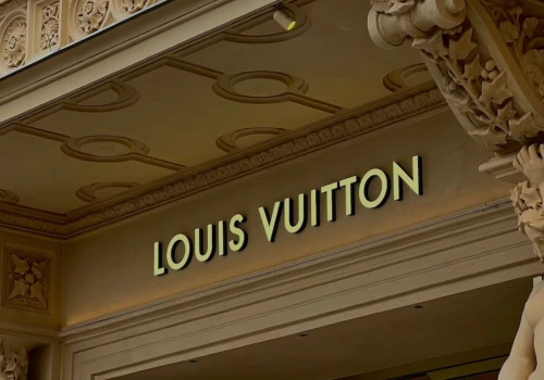 Byli menedżerowie Louis Vuitton przed sądem. Chodzi o miliony euro i zwroty VAT