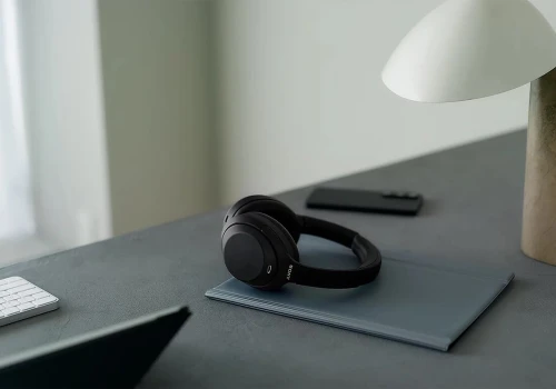 Sony odświeża kultowe słuchawki. Poznaj model WH-1000XM4C z 10-pasmowym korektorem