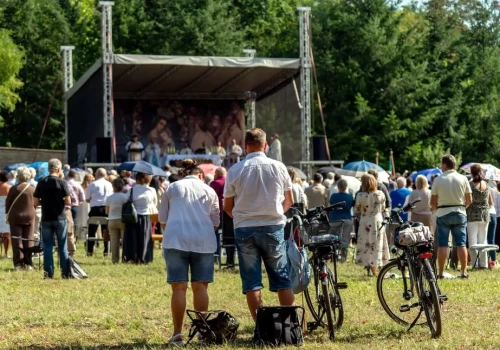 Tłumy wiernych w Bieniszewie. Trwa odpust Matki Bożej Siewnej, przed nami jeszcze wieczorne nabożeństwo