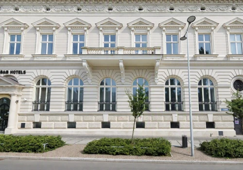 Zabytkowy bank w centrum miasta zmieni się w hotel. Jest termin otwarcia
