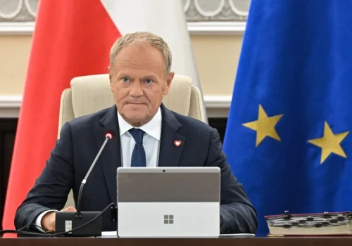 Reporterka TV Republika w pogoni za Tuskiem. W końcu jej odpowiedział