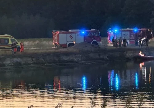 Mężczyzna zniknął pod wodą. Na brzegu znaleziono jego rzeczy i rower