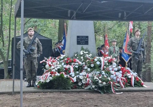 Pamięć, która łączy pokolenia. Konary pamiętały o ofiarach wojny
