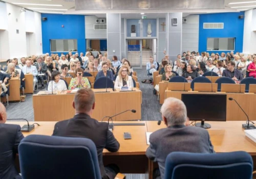 Częstochowska oświata z nowymi dyrektorami. Wręczono też 129 aktów mianowania