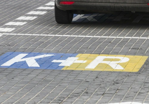 Niebiesko-żółte parkingi tylko dla Ukraińców? Miasto wyjaśnia kontrowersje