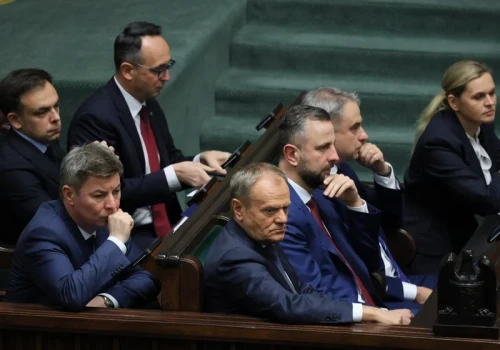 KO znowu traci poparcie. 