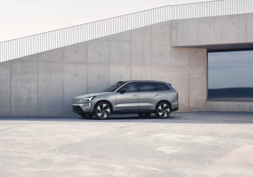 Szwedzki system, który widzi więcej niż ty. Volvo uczy samochody ostrzegać się o zwierzętach, wypadkach i robotach drogowych