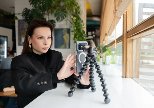 Paulina Mikuła: „Mnie przystoi wszystko, bo jestem influencerką”. O wolności, języku i byciu ekspertką