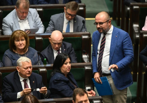 Likwidacja 800 plus dla każdego. Nowy pomysł zakłada 