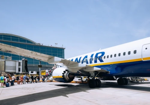 Ryanair zmniejsza liczbę zimowych lotów i podnosi ceny biletów