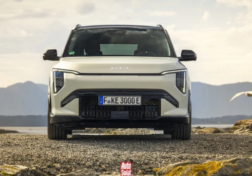 Dwa nowe kompaktowe SUV-y Kii już w Polsce. Ultradługa lista wyposażenia standardowego