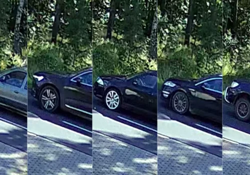 BMW roztrzaskało się o drzewo. Policja szuka tych kierowców!