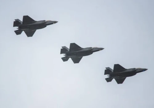Laserem oślepił pilotów w Łasku. Niebezpieczny incydent na wojskowym lotnisku