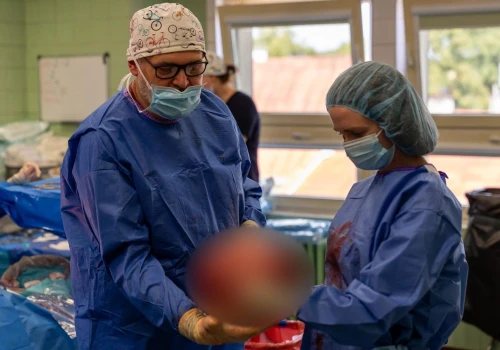 Pacjentka miała w brzuchu torbiel ważącą kilka kilogramów. Trudna operacja w USK w Rzeszowie