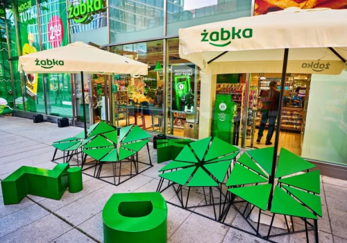 Wielka Żabka w samym centrum Warszawy otwarta. 13-tysięczny sklep na dwóch poziomach