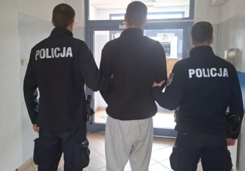 Zmienił miejsce zamieszkania i podawał fałszywe dane. Poszukiwany zatrzymany przez policjantów z Czosnowa
