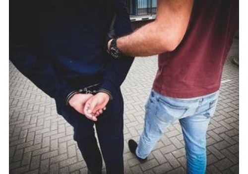 Białystok: Szli przez miasto i napadali ludzi. Na widok policji próbowali wmieszać się w grupę młodzieży