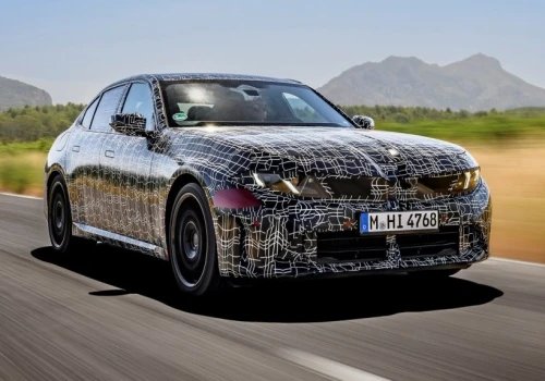 Nowe spalinowe BMW serii 3 coraz bliżej premiery. W wersji M350 xDrive dostanie funkcję driftu