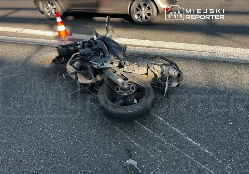 Zderzenie dwóch aut i motocyklisty na trasie S8. Ranny motocyklista trafił do szpitala