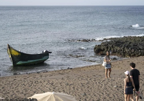 Łódź z imigrantami dotarła do Lanzarote. Odnaleziono 19 osób, trwają poszukiwania